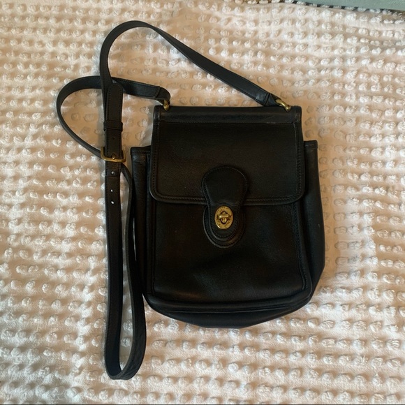 Coach Handbags - Vintage leather Coach crossbody purse